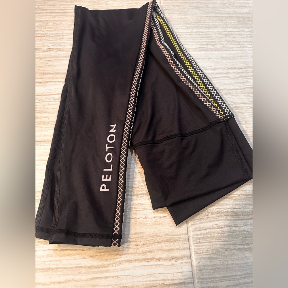 Women’s workout leggings 9.25 peloton size M
